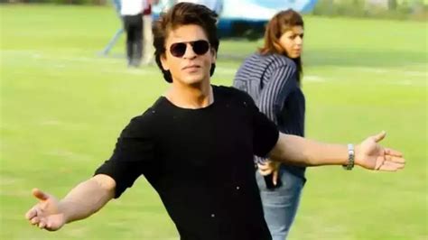 jawan leaked video|Shah Rukh Khan does his signature pose in leaked video from。